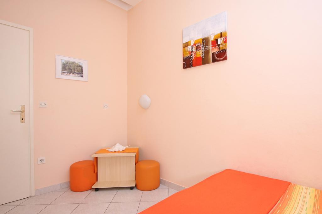 Apartments And Rooms Vesna Novalja Quarto foto